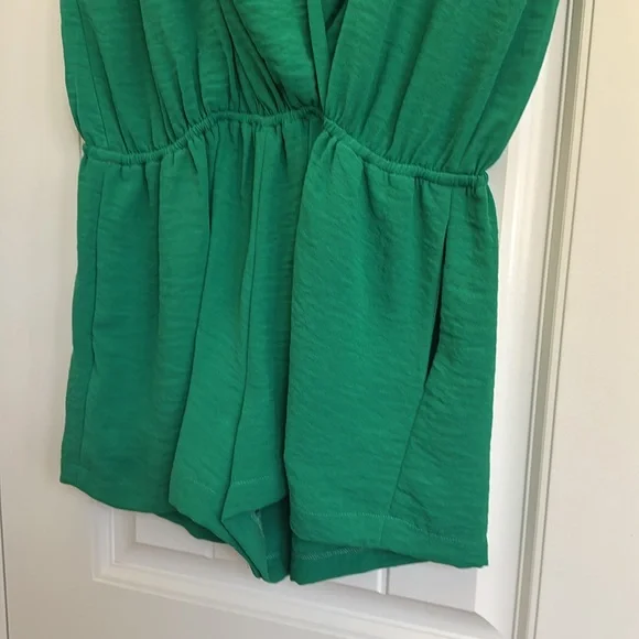 New Flawless Green Sleeveless Romper Size M - Picture 3 of 9